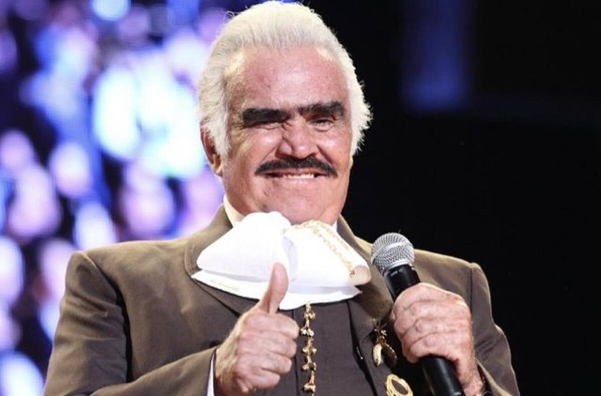 Vicente Fernández tiene muerte cerebral; Vicente Jr desmiente y periodista sostiene la noticia