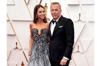 Esposa de Kevin Costner solicita el divorcio tras 18 años de matrimonio con el actor