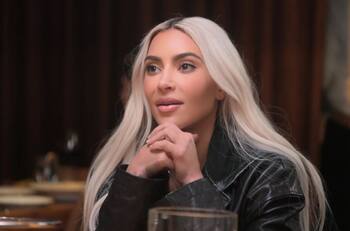 No lo creerás: Kim Kardashian desató las burlas de todo internet ¿un traje inspirado en Minecraft?