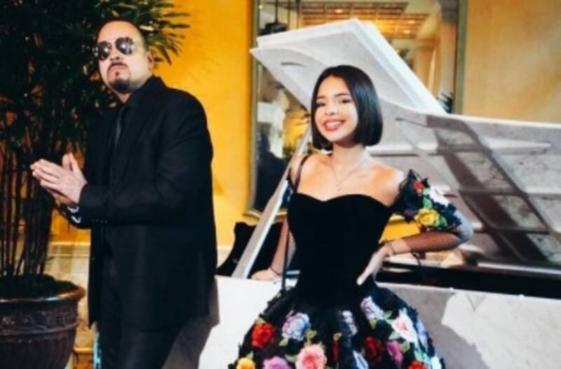 Ángela Aguilar deja de cantar con Pepe Aguilar después de 10 años La cantante y su padre - Créditos: Instagram