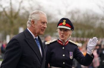 Rey Carlos III cancela su primera gira al extranjero por seguridad