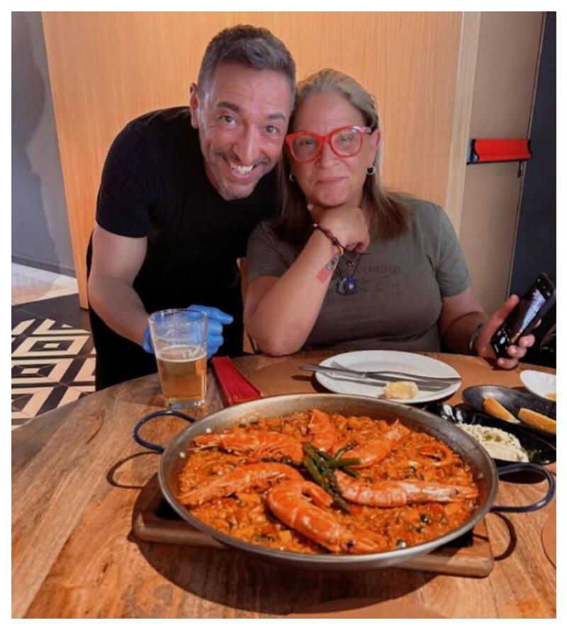 La doctora Polo junto al chef Antonio Fennández-Hijicos, propietario del restaurante preferido de la abogada cubana en Madrid.