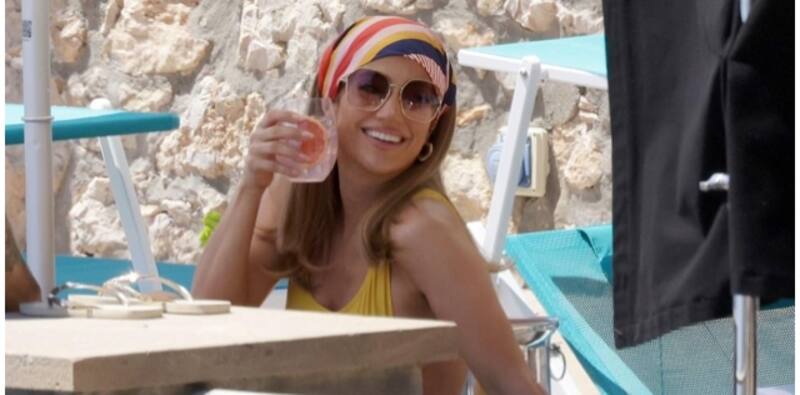 JLo posa para sesión de fotos desde Italia - Créditos: