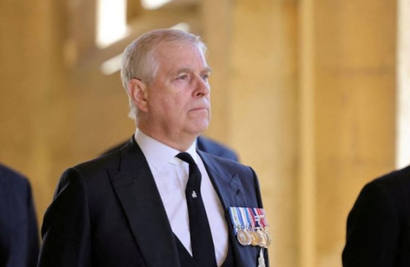 La Reina Isabel II acordó ayudar al Príncipe Andrés con una alta suma de dinero - Créditos: Instagram