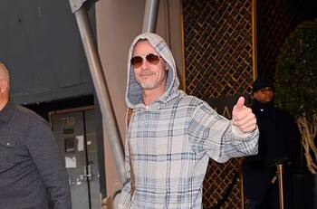 Brad Pitt se muestra más feliz que nunca tras ser visto con su nueva conquista