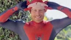 Príncipe Harry se viste como 'Spiderman' por una noble causa