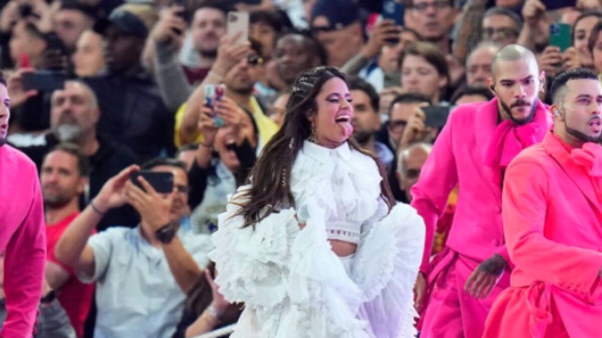 Camila Cabello deslumbra con vestido de diseñador mexicano en la final de la Champions League