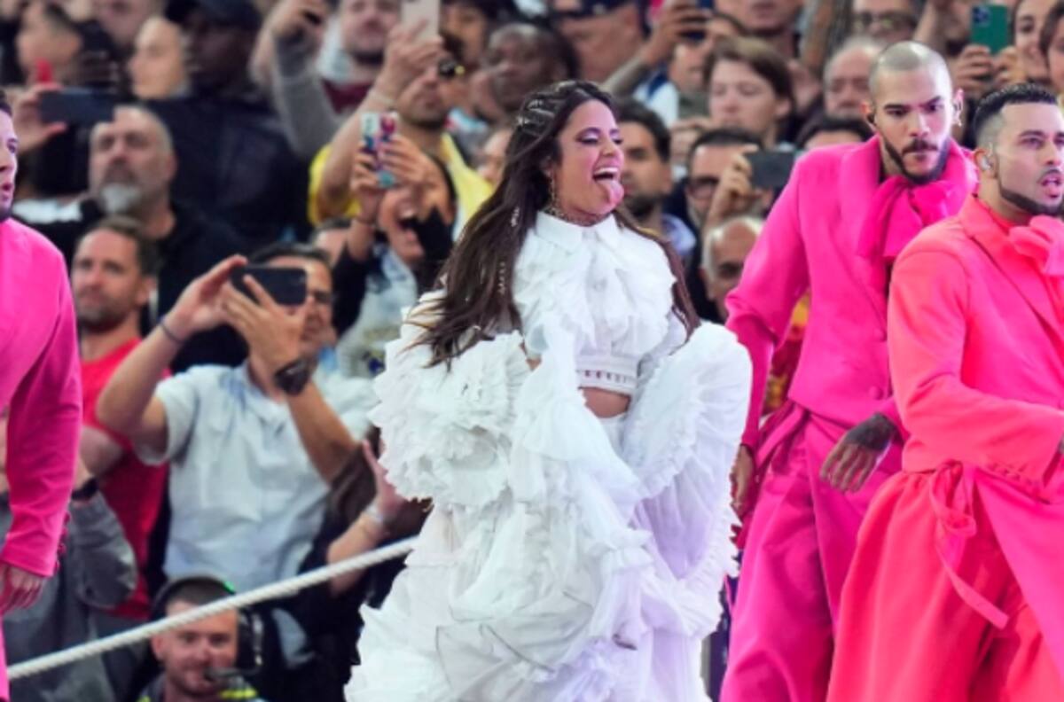 Camila Cabello deslumbra con vestido de diseñador mexicano en la final de la Champions League