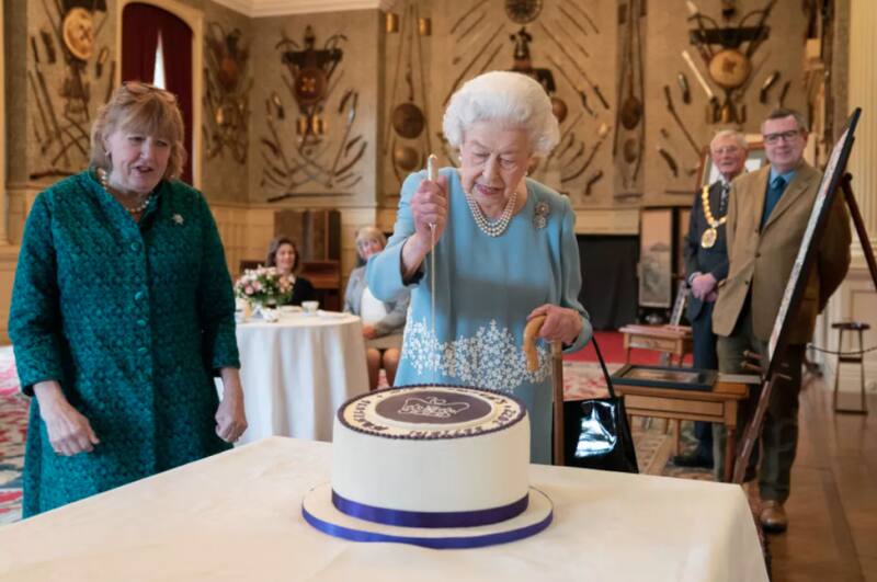 La reina Isabel adelanta el festejo del Jubileo Platino - Créditos: Instagram