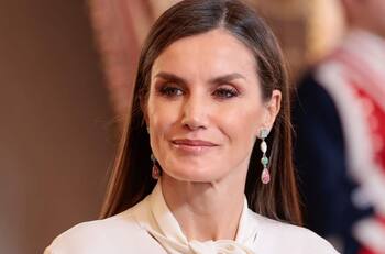 Reina Letizia brilla con vestido de rebaja y de talla única que cuesta menos de 200 dólares