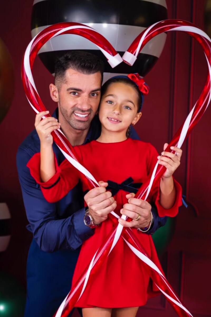 Toni Costa y su hija estarán en España de vacaciones - Créditos: Instagram