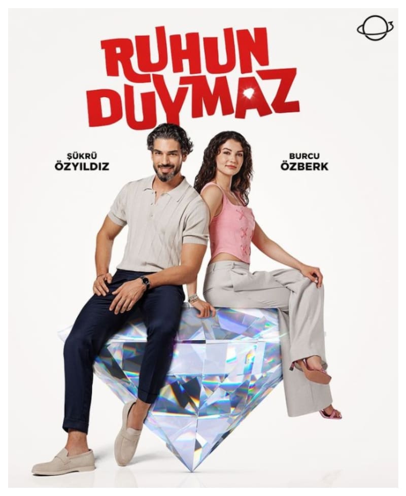 Şükrü Özyıldız y Burcu Özberk, los protagonistas de Ruhun Duymaz (Tu alma no escucha), la nueva serie de Fox Turquía.