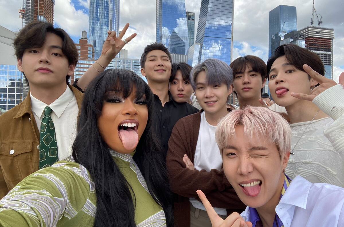Megan Thee Stallion se reúne con BTS; uno de los integrantes agota un traje de Louis Vuitton