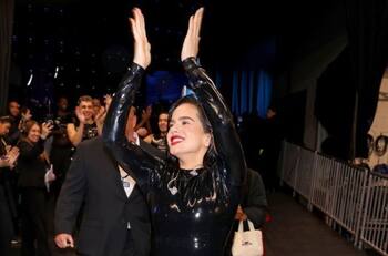 Rosalía y Rauw Alejandro protagonizaron sensual baile en el escenario de los Latin Grammy 2022