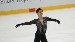 Donovan Carrillo y el traje de 18 mil cristales para su debut en los Juegos Olímpicos de Invierno