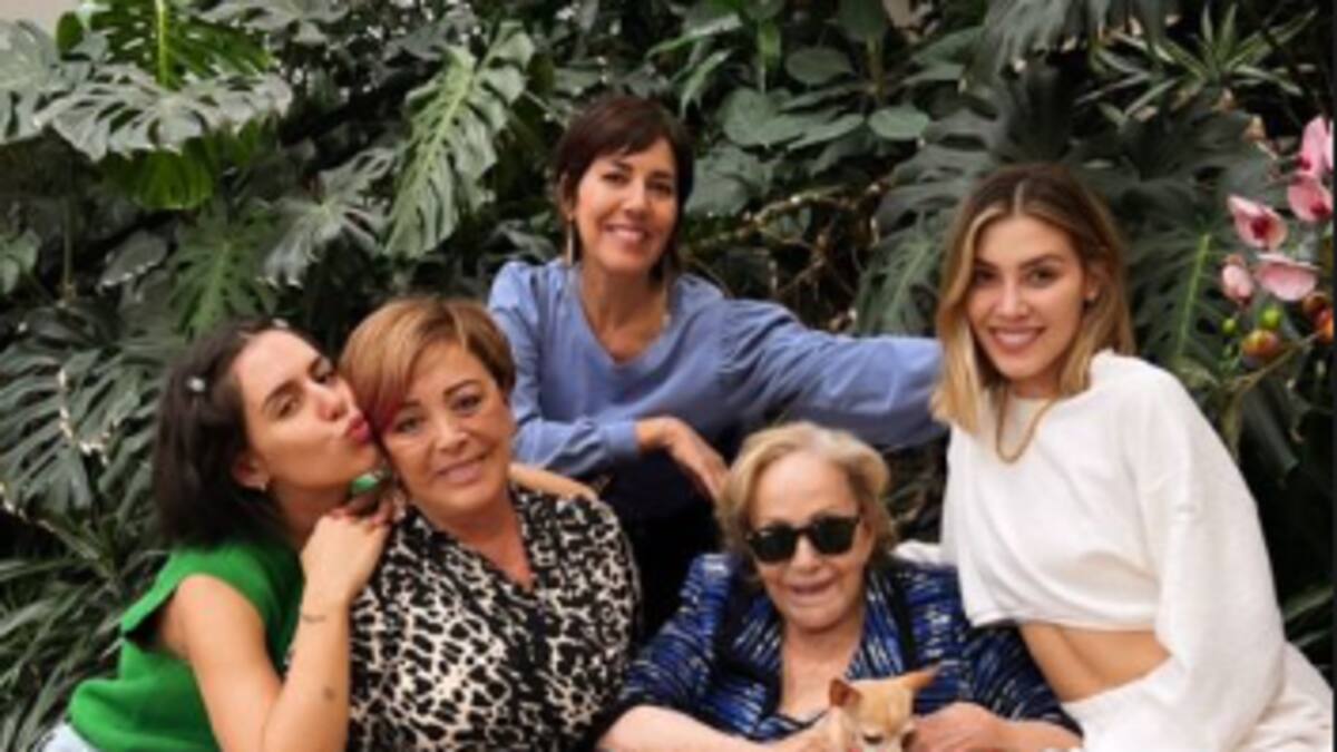 El viaje exprés de Michelle Salas a México para ver a su bisabuela Silvia Pinal