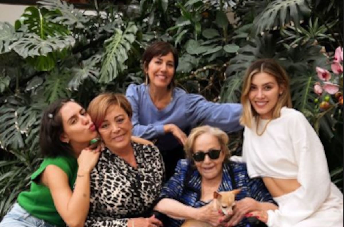 El viaje exprés de Michelle Salas a México para ver a su bisabuela Silvia Pinal