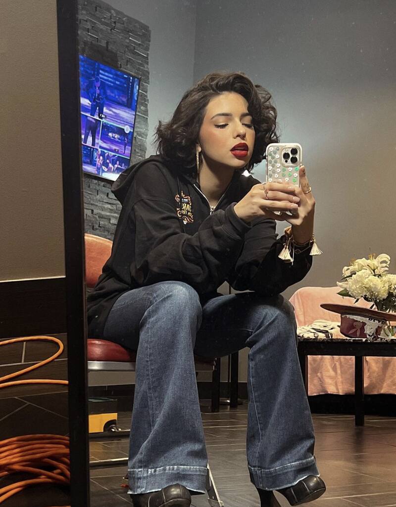 Ángela Aguilar habría revelado por accidente romance con famoso cantante mayor que ella - Créditos: Instagram