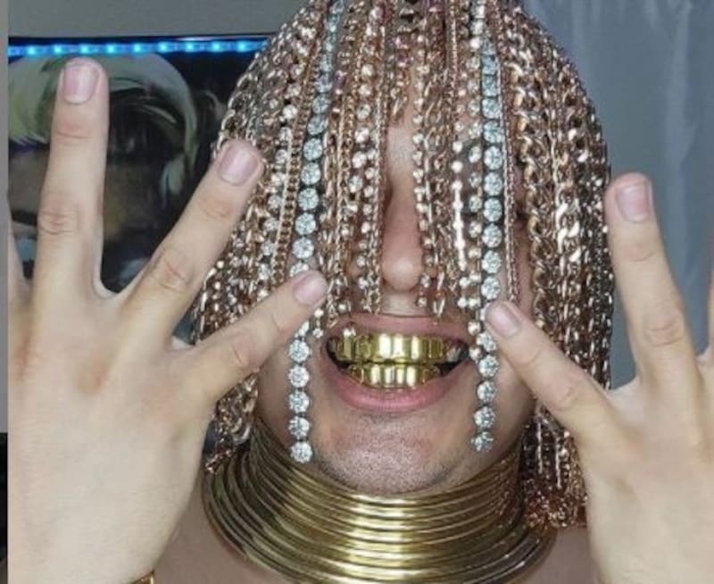 El rapero mexicano que se implantó cadenas de oro en el cráneo - Créditos: Instragram Dan Sur