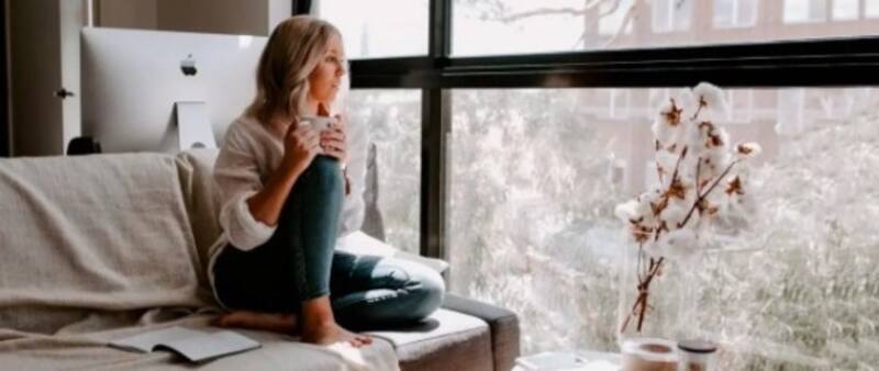 La forma en la que te sientas revela rasgos de tu personalidad - Créditos: Instagram