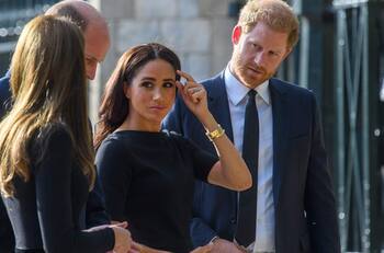 Meghan Markle se salió del protocolo en medio del tributo a la Reina Isabel II