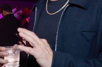 DiCaprio aparece en fiesta nocturna con famosa modelo belga 20 años menor