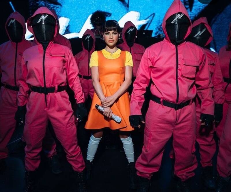 Natti Natasha sorprende vestida de la muñeca del Juego del Calamar - Créditos: Instagram: @nattinatasha