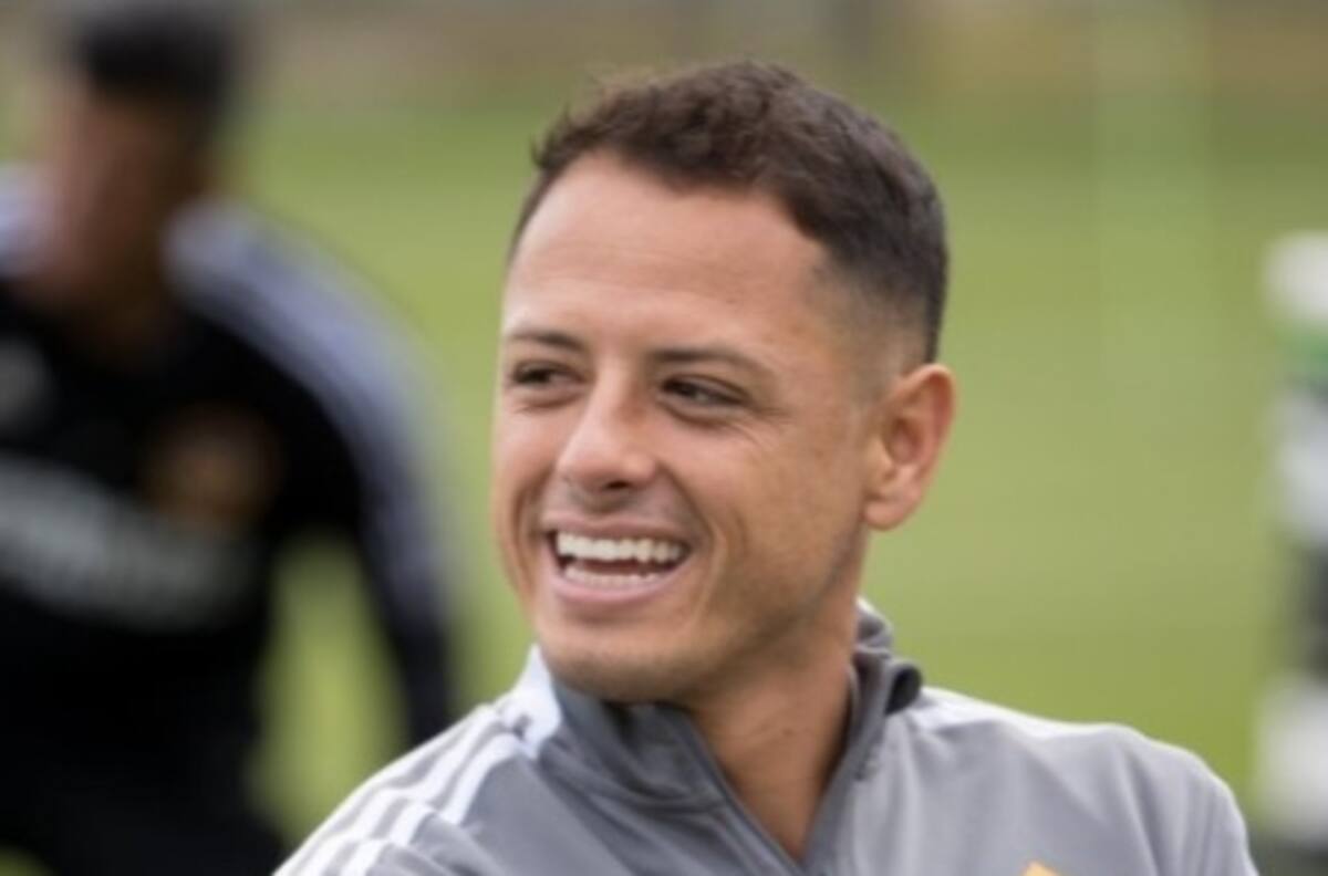 De esta forma Javier "Chicharito" Hernández presume a su nueva novia