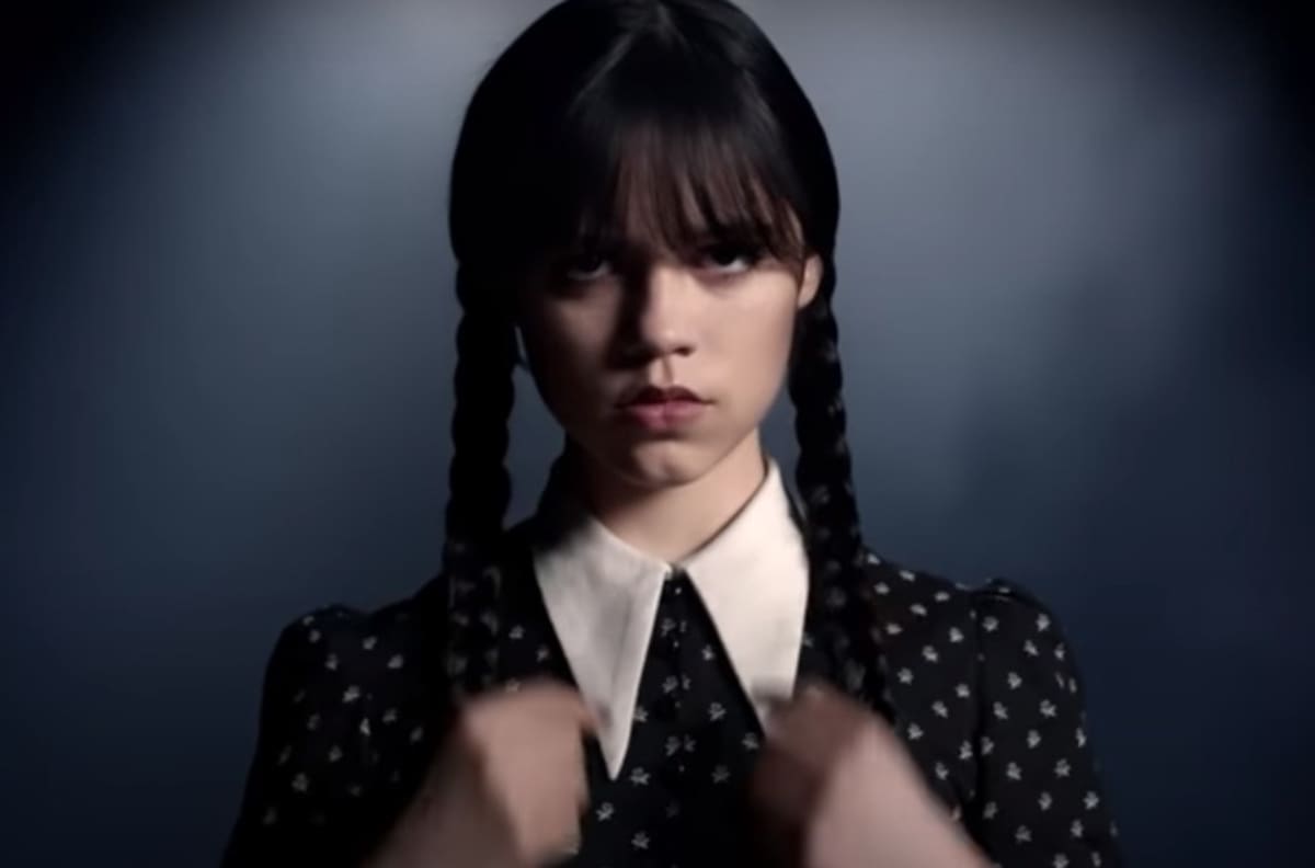 Netflix lanza las primeras y "sombrías" imágenes de 'Merlina', su nueva serie
