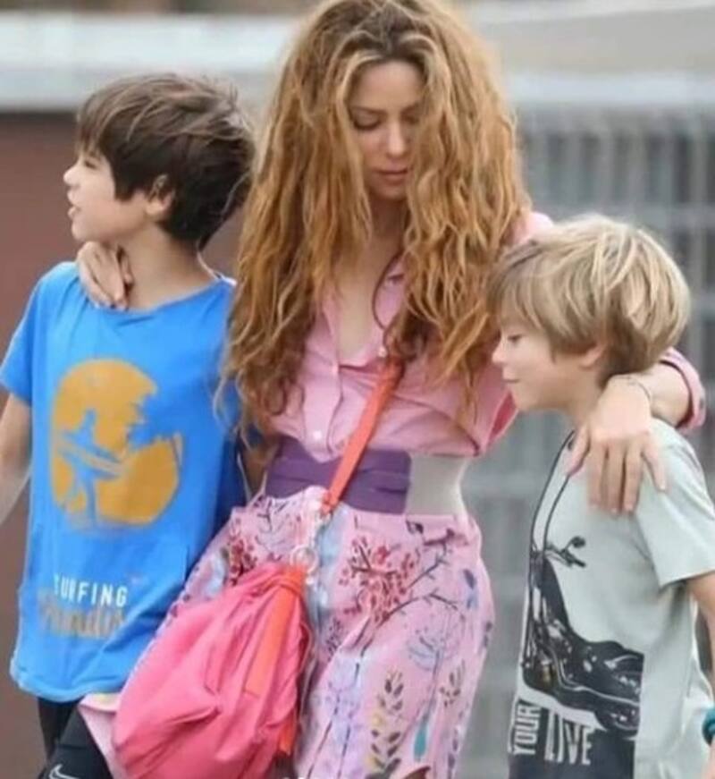 Paparazzi que sigue años a Shakira asegura que la vio desolada Shakira e hijos después de que se conocieran las fotos de Piqué. - Créditos: Instagram