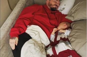 J Balvin aquejado de dolores físicos responsabiliza a su pequeño hijo