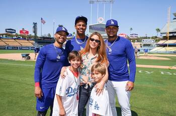 Shakira y Piqué se ignoran completamente durante partido de béisbol de su hijo