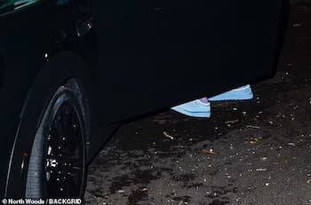 Pete Davidson intenta pasar inadvertido mientras sale de la casa de Emily Ratajkowski