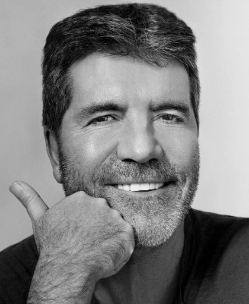 El famoso juez de talentos Simon Cowell luce un rostro irreconocible por tratamiento facial El productor musical británico en una foto de promoción - Créditos: Instagram