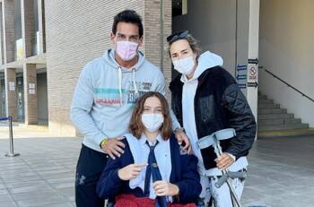 Cristian De la Fuente aparece con su hija baleada en silla de ruedas