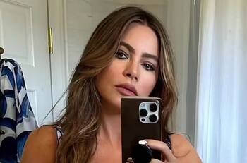 Diosa: Sofia Vergara deslumbró a sus 50 con sensual traje de baño