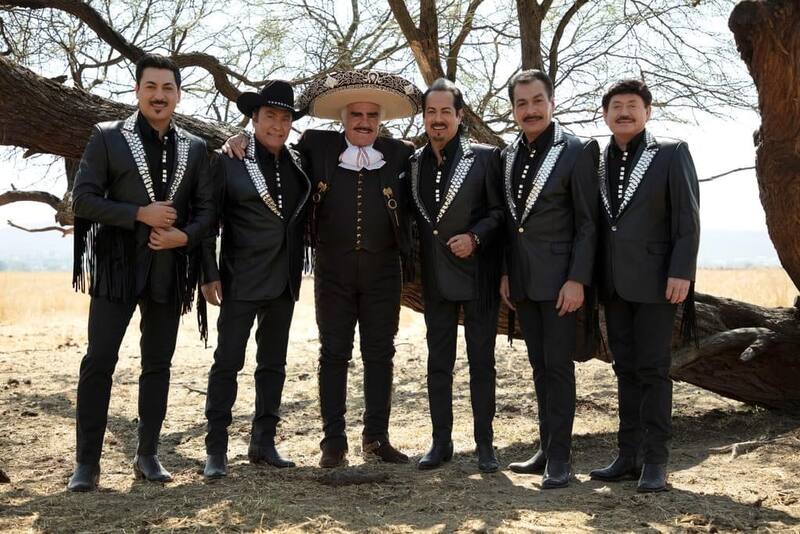 Los Tigres del Norte y Vicente Fernández eran muy cercanos - Créditos: Facebook