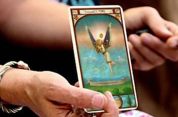 Descubre las predicciones del ORÁCULO de los ángeles para este jueves 6 de Julio