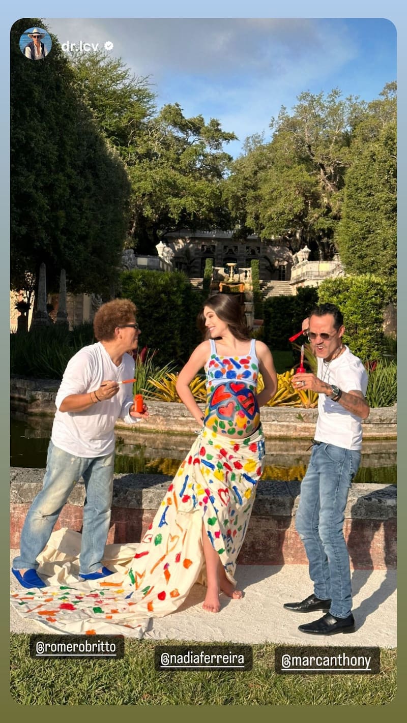 Nadia Ferreira se convirtió en el lienzo de Romero Britto y Marc Anthony - Créditos: Instagram
