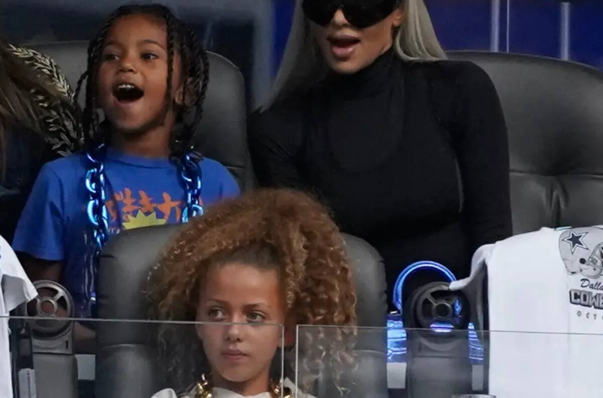 Kim Kardashian vivió un vergonzoso momento cuando apareció en un juego de la NFL