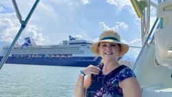 Erika Buenfil publica fotografía en traje de baño y la comparan con una sirena