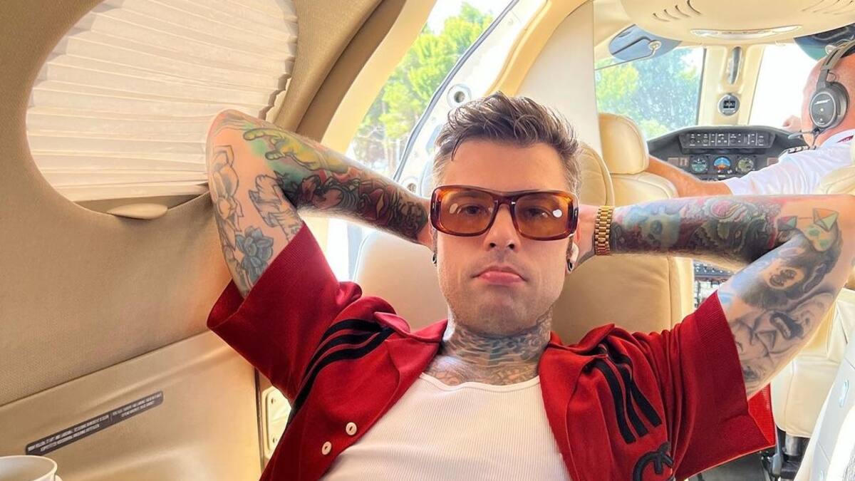 Fedez responde duramente a críticas por “recuperarse en tres días de cáncer”