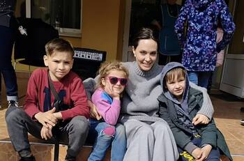 Angelina Jolie sufre el susto de su vida durante una visita a Ucrania