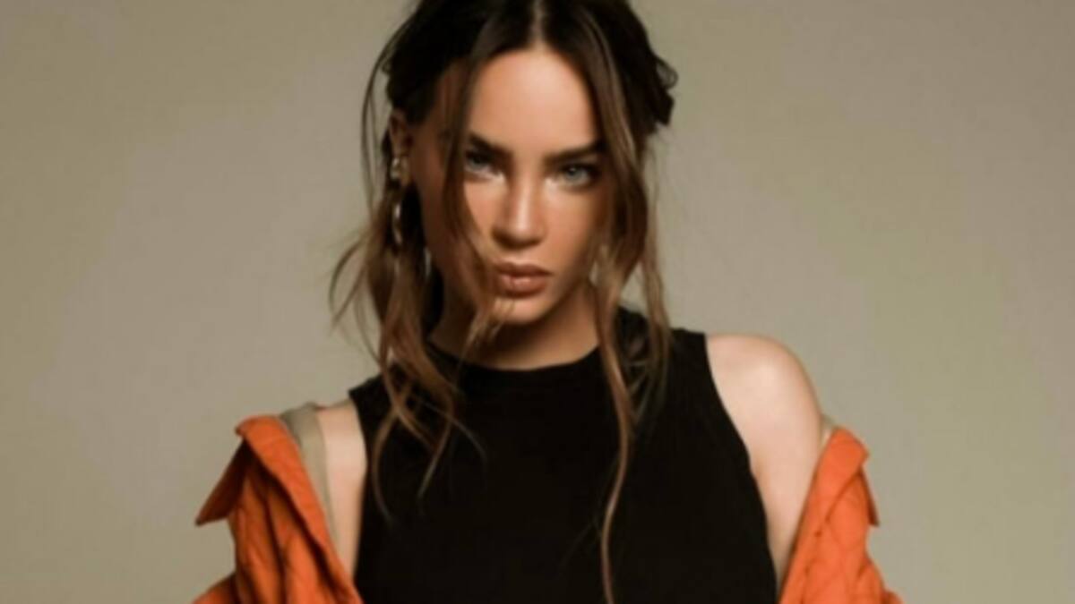 Así se emocionó Belinda al ver su música anunciada en Time Square