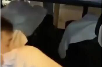 Karol G se "disfraza" de fantasma para evitar ser fotografiada con su acompañante