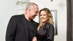 Critican a Altair Jarabo por querer tener hijos con su esposo 20 años mayor