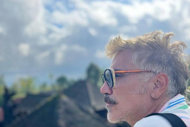 El cantante esta de vacaciones en Asia