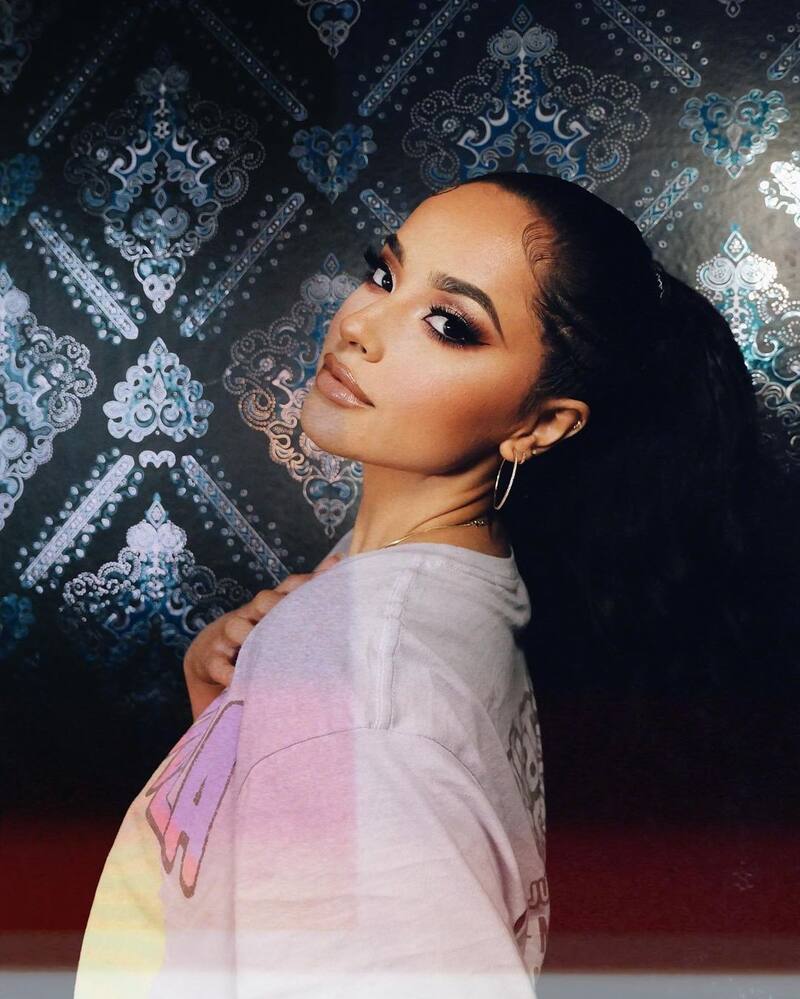 Becky G habló de los problemas económicos que enfrentó cuando era niña Becky G dejó la escuela para ser la única proveedora de su casa - Créditos: Instagram