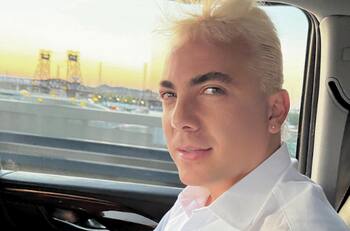 Exhiben a Cristian Castro coqueteando con una joven y filtran sus seductores mensajes