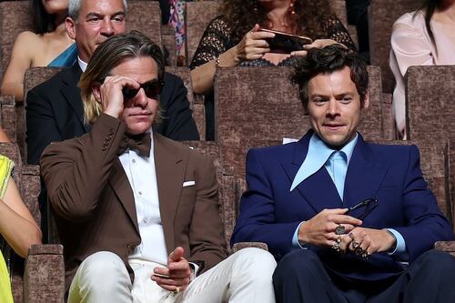 Esto opina Chris Pine de Harry Styles, a quien se le acusa de haberle escupido en una premiere